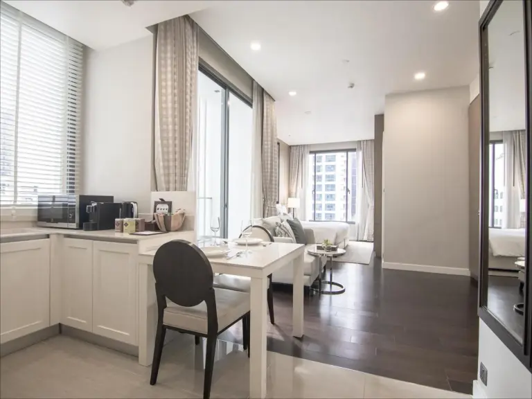 Essbereich in der Suite im 137 Pillars Residences Bangkok