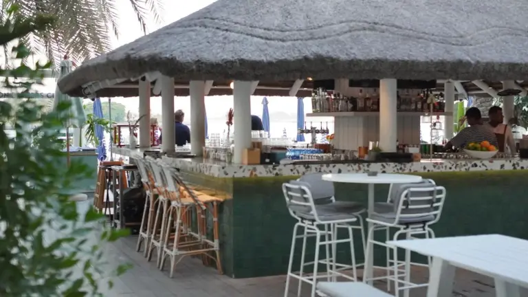 Zona de bar en el apartamento frente a la playa de 2 dormitorios en Dubai