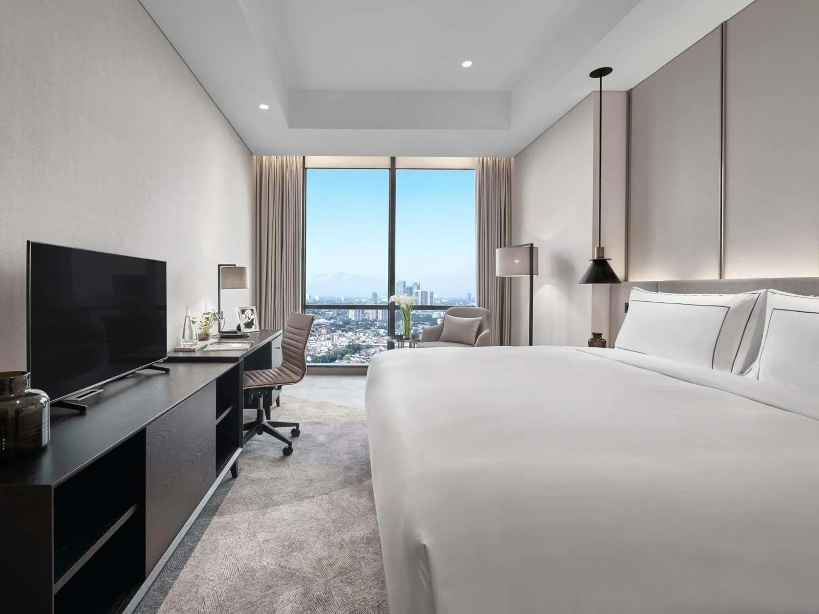 25hours Hotel Jakarta The Oddbird – Jakarta, Indonesia hotel – a hotel room with a large bed and a television at 25hours Hotel Jakarta The Oddbird in Jakarta