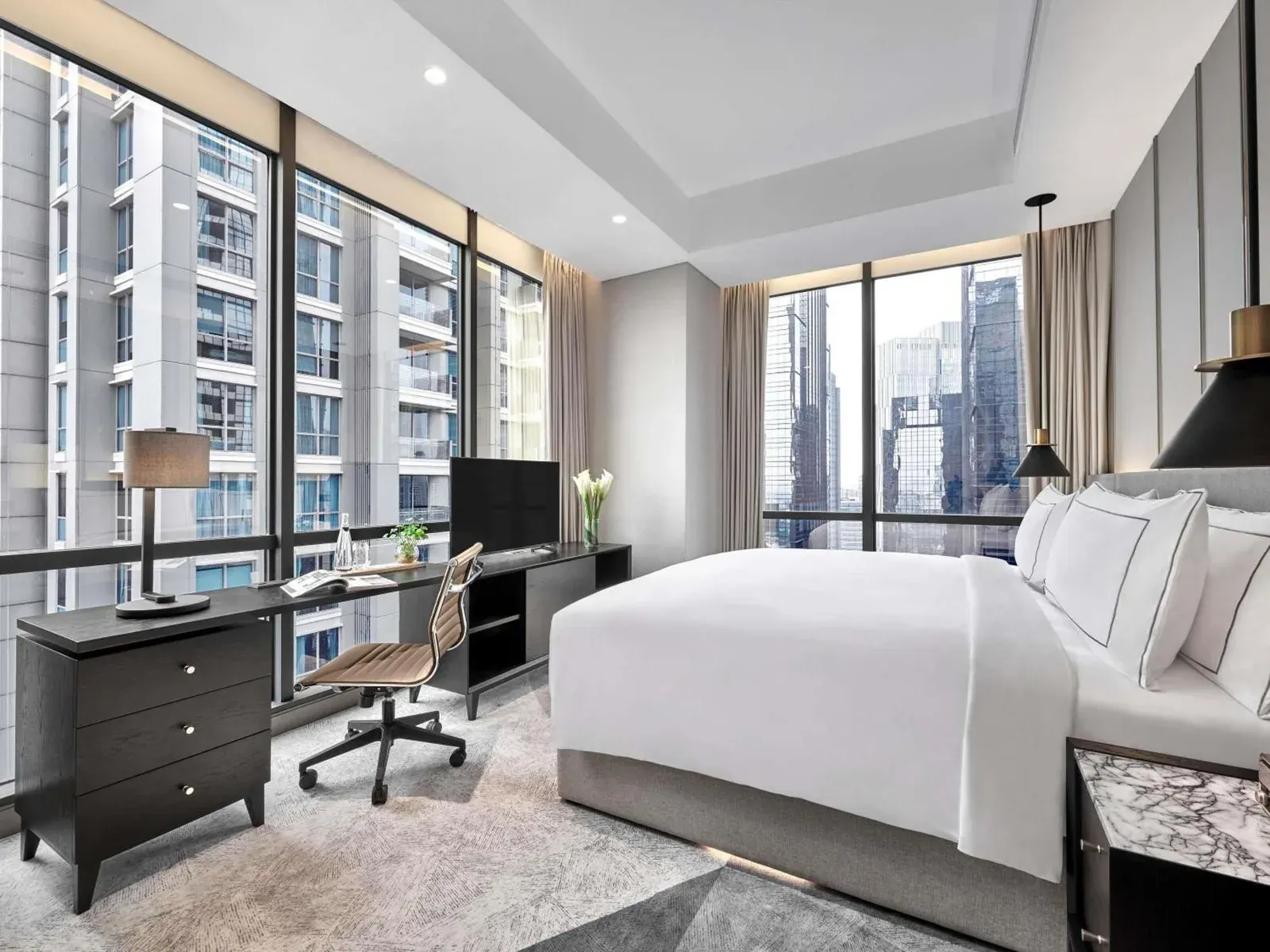 25hours Hotel Jakarta The Oddbird – Jakarta, Indonesia hotel – a living room with a couch and a table and chairs at 25hours Hotel Jakarta The Oddbird in Jakarta