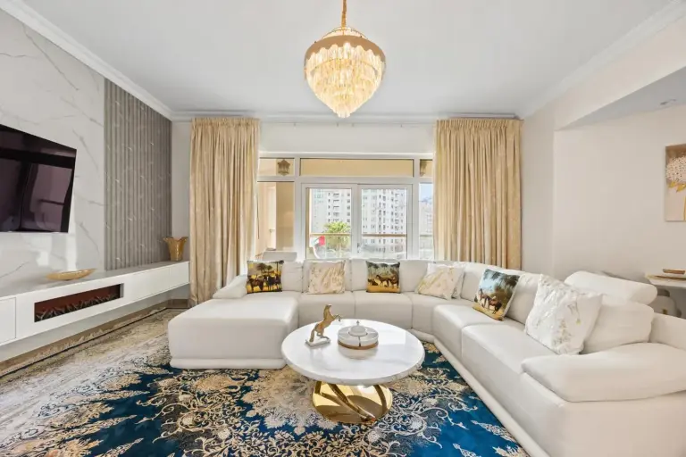 2BDR Luxury Apartment in Palm