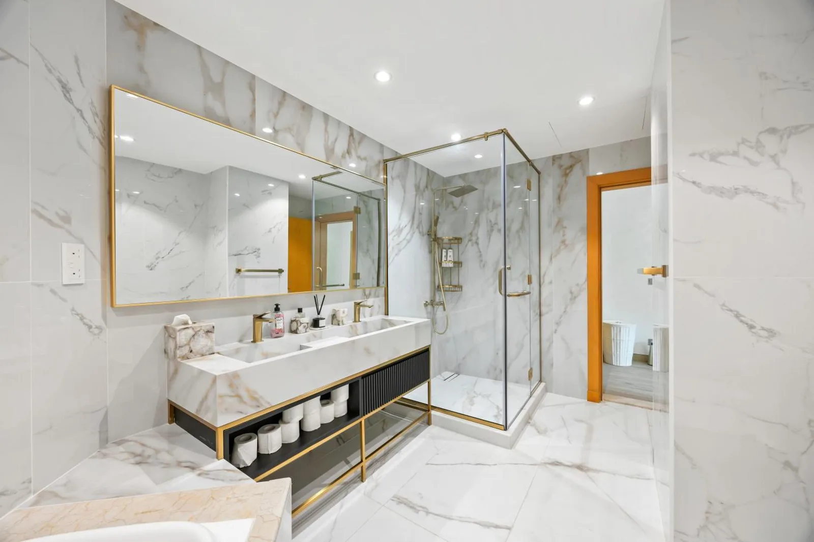 Salle de bains principale luxueuse dans 2BDR Luxury Apartment in Palm, Dubai