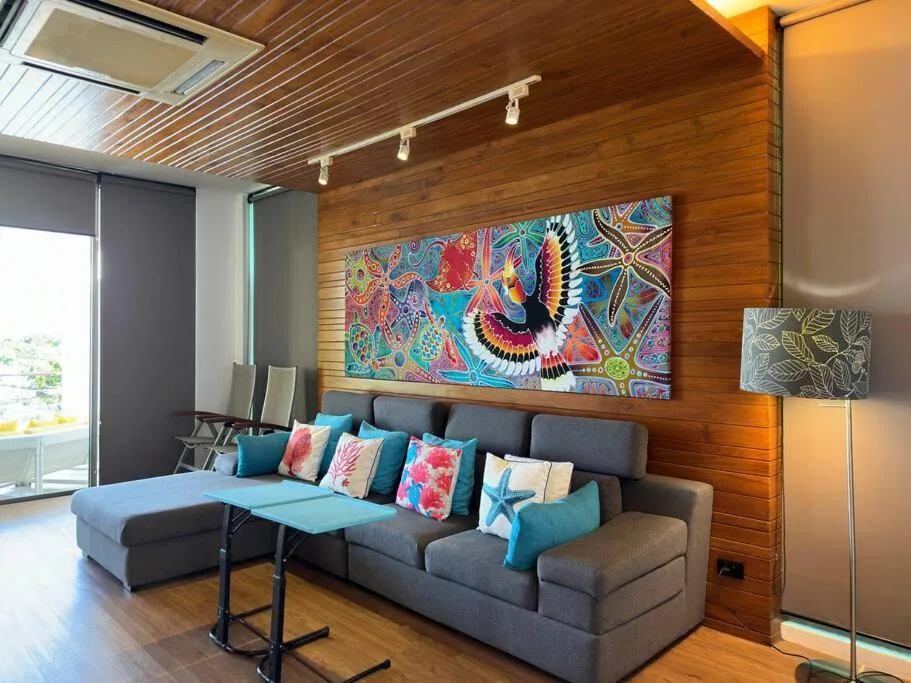 Decoración en la sala de estar de 4-bedroom Villa Siray Beach Front en Phuket