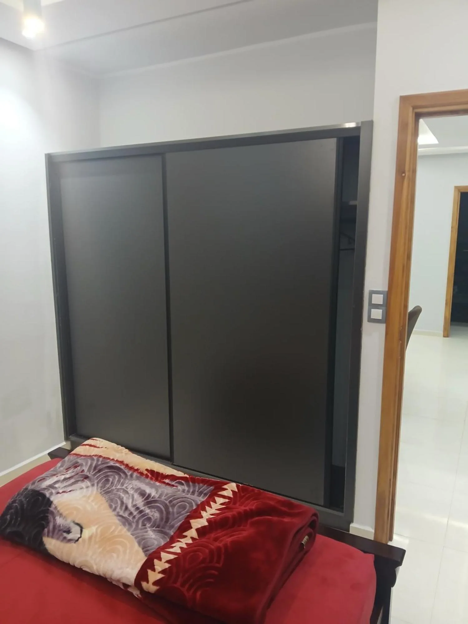 Interior wardrobe and bedding setup at تجزئة الفتح 925 خريبكة 2 hotel
