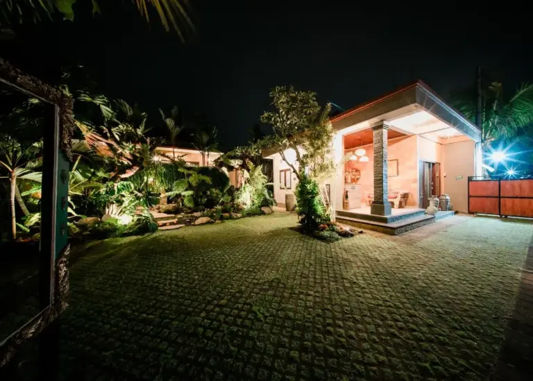 Außenansicht von AB Ubud Luxury Villa bei Nacht