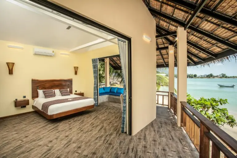 Gemütliches Schlafzimmer in den Absolute Beachfront Villas, Koh Phangan