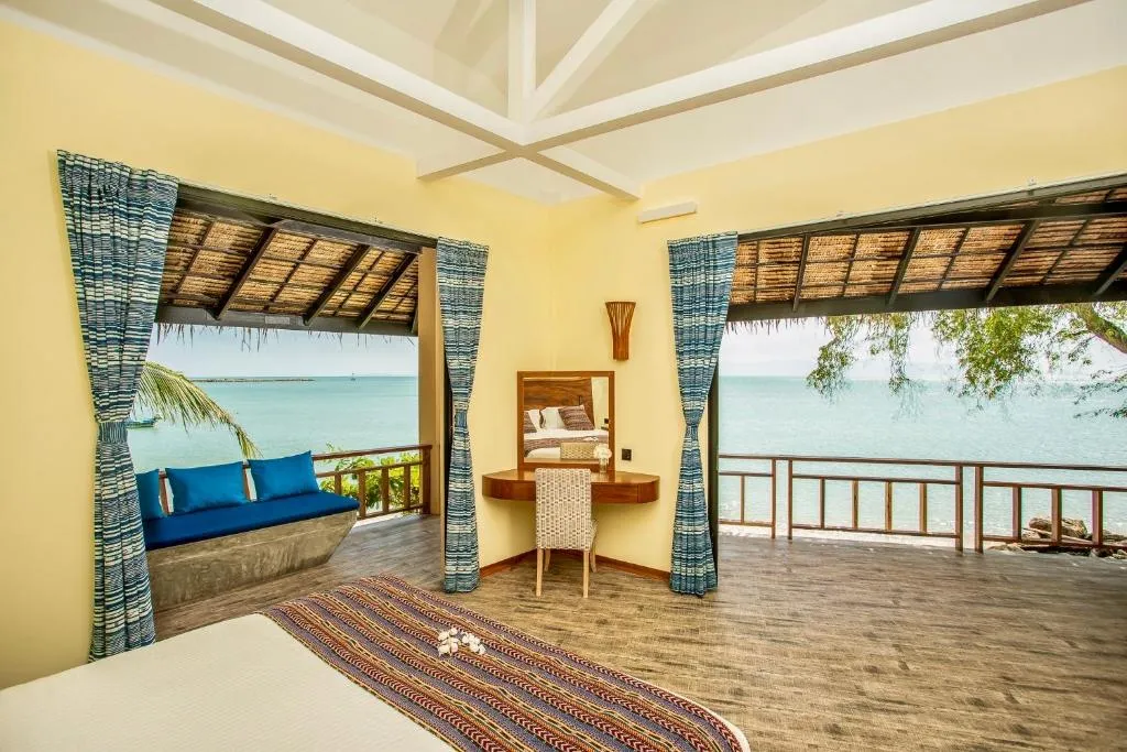 Ocean view room in Absolute Beachfront Villas, Koh Phangan