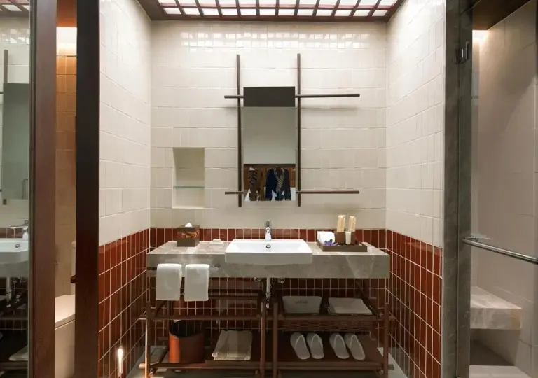 Baño de Ad Lib Hotel Khon Kaen con accesorios modernos