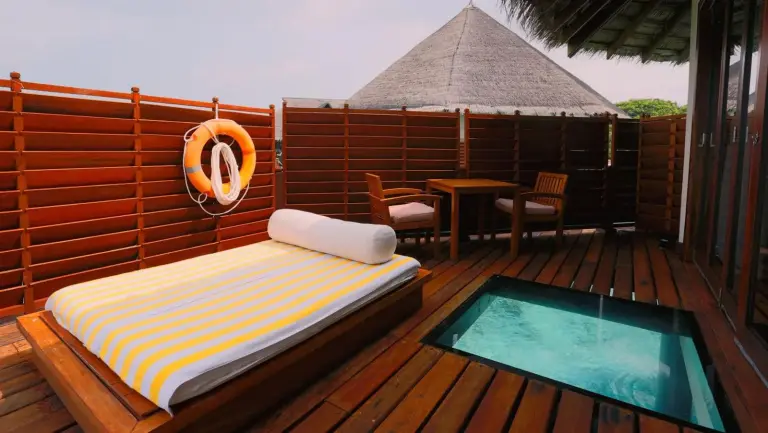 Salle de bain de luxe dans une Adaaran Prestige Water Villa