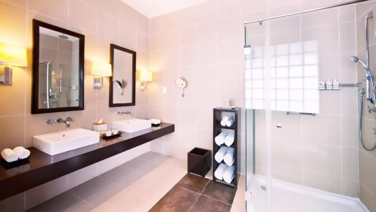 Suite avec vue sur l'océan dans une Adaaran Prestige Water Villa