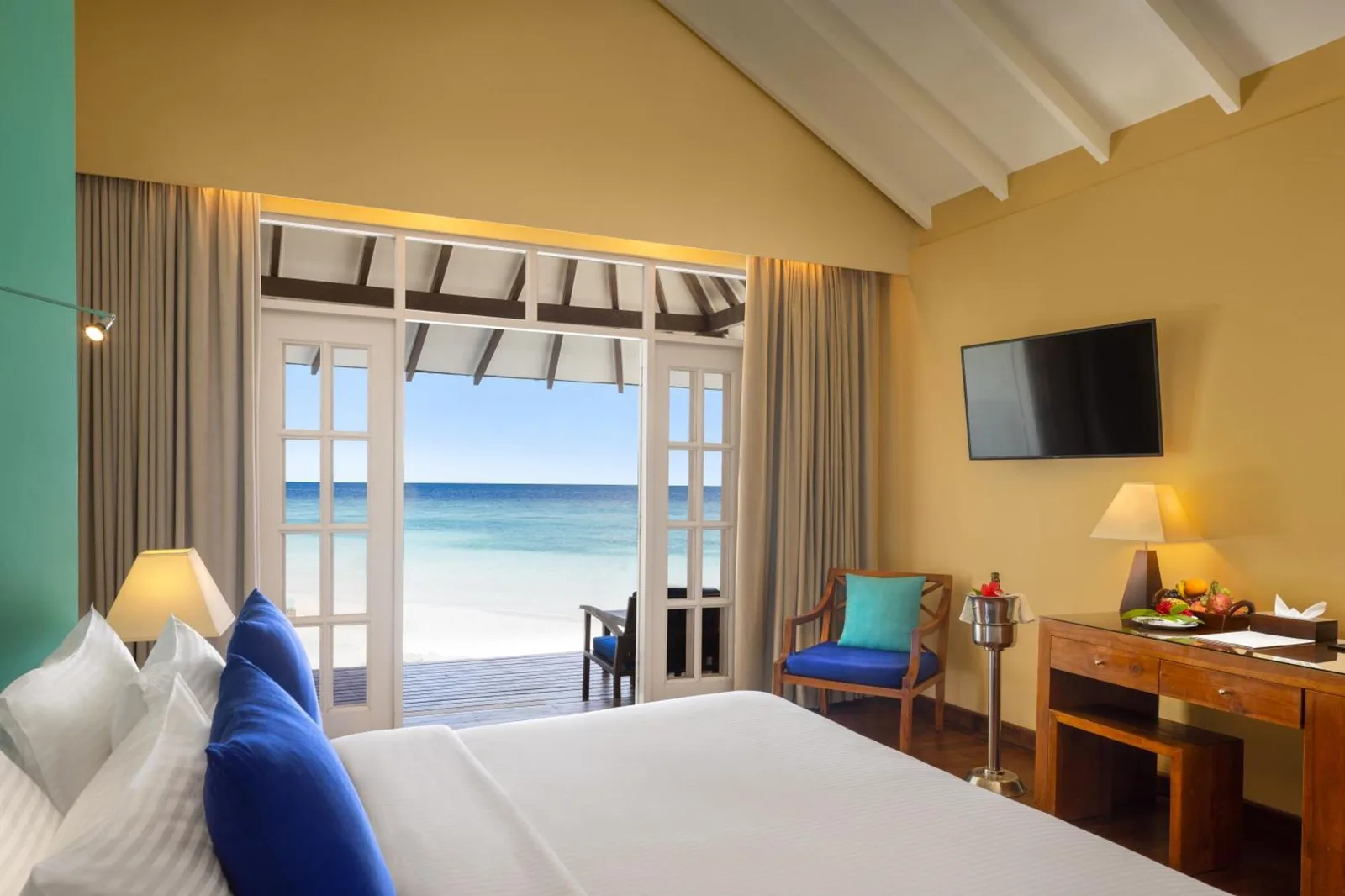 Cozy ocean room at Adaaran Select Meedhupparu