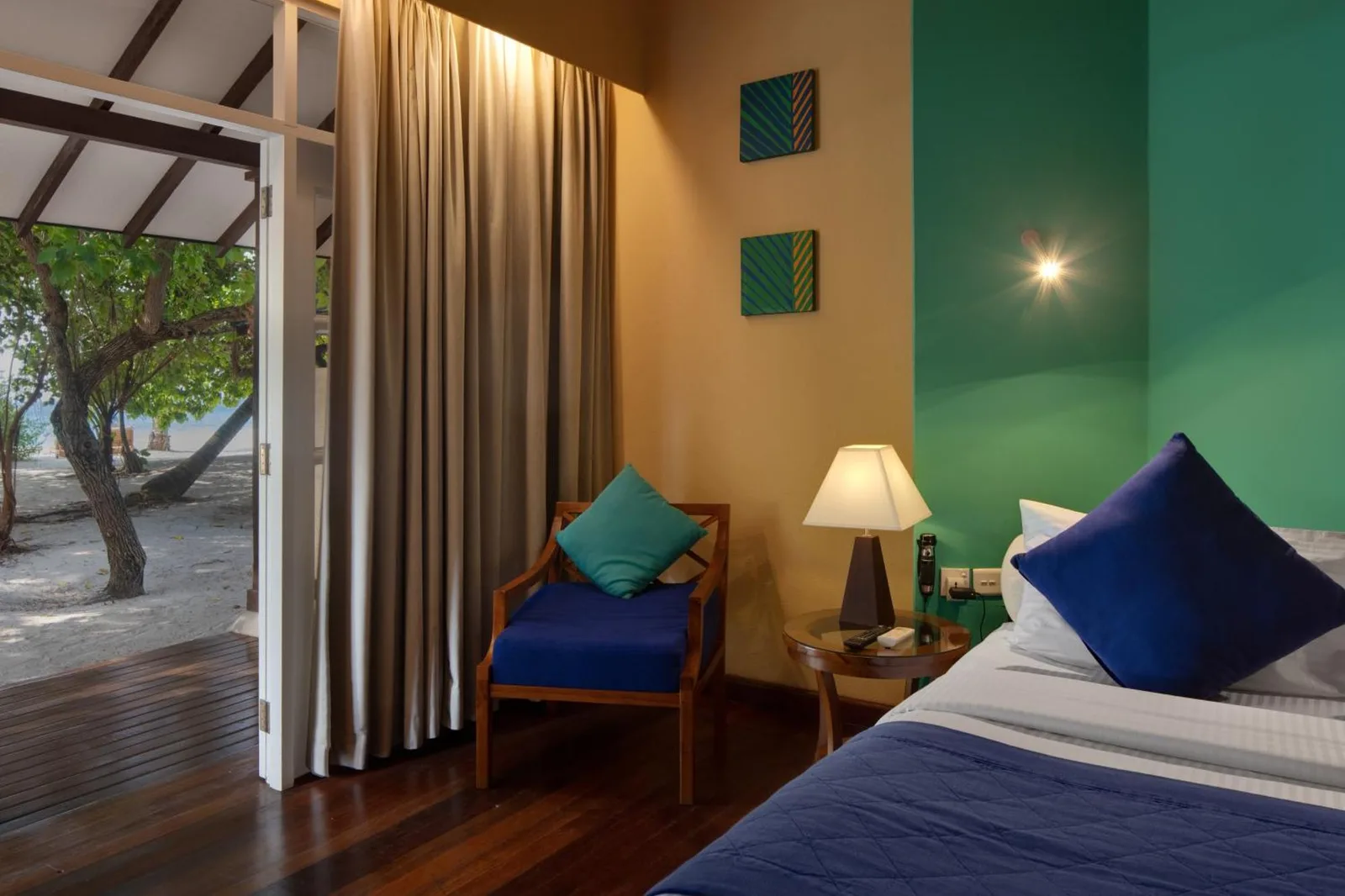 Elegant room details at Adaaran Select Meedhupparu