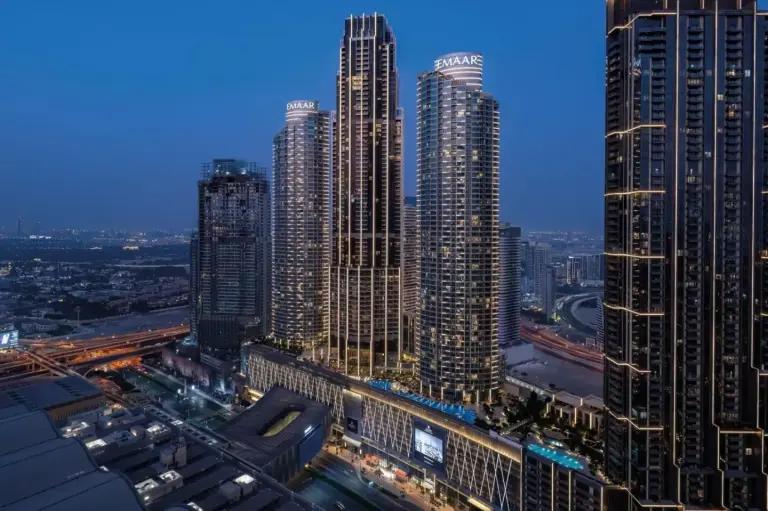 Vue extérieure saisissante de Address Dubai Mall à Dubai