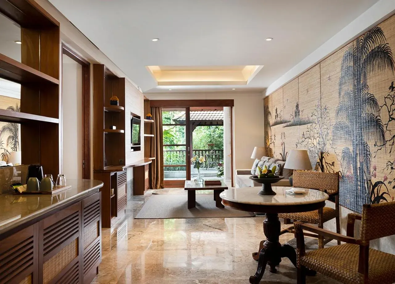 Espace de vie dans une suite à l'Adiwana Resort Jembawan à Ubud