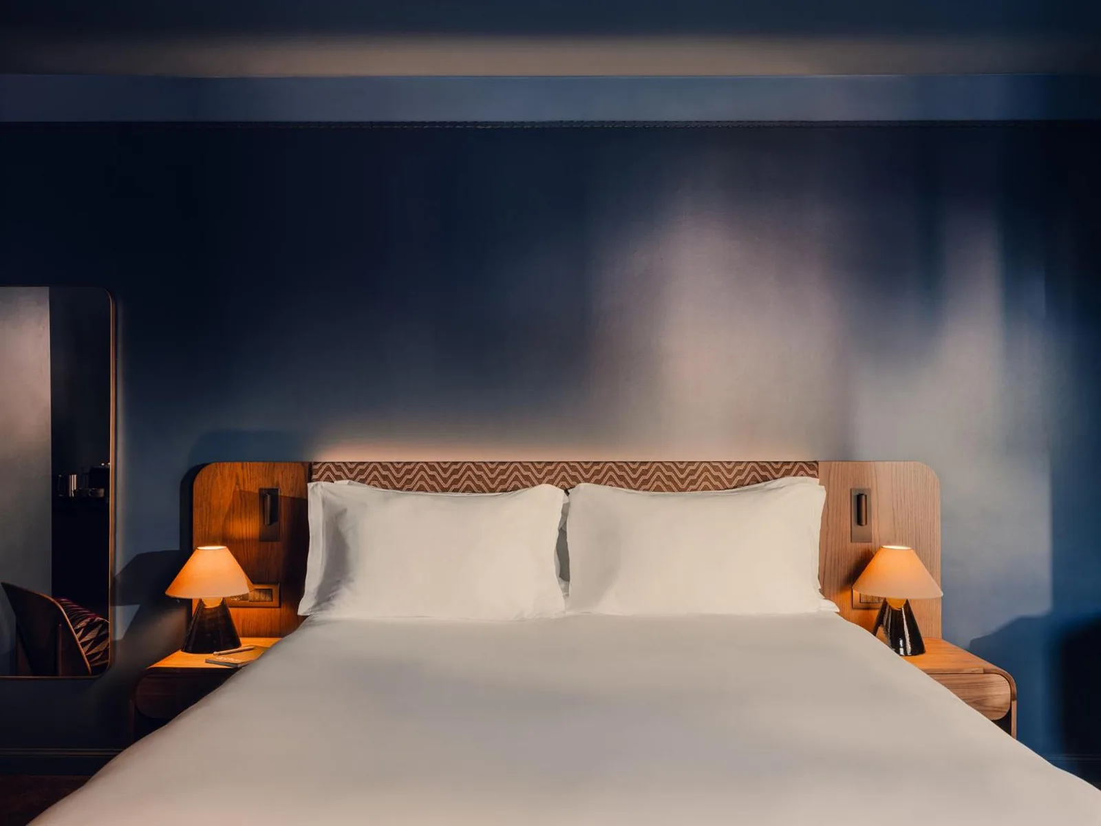 Lit confortable dans une chambre de l'Aethos Hotel Milan