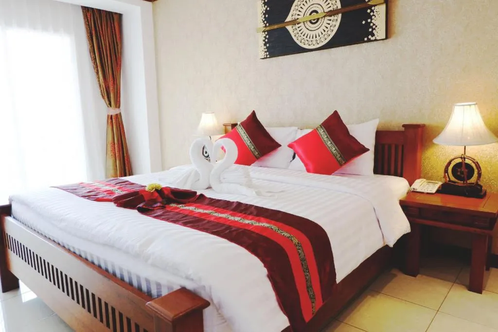 Aiyaree Place Hotel SHA PLUS deluxe room with decoration