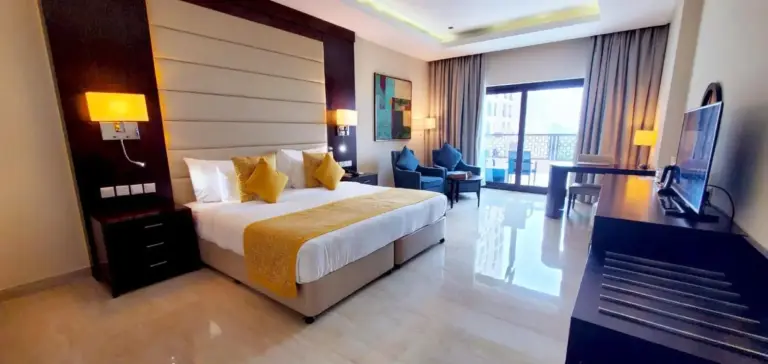 King room in Al Bahar Hotel & Resort with contemporary design