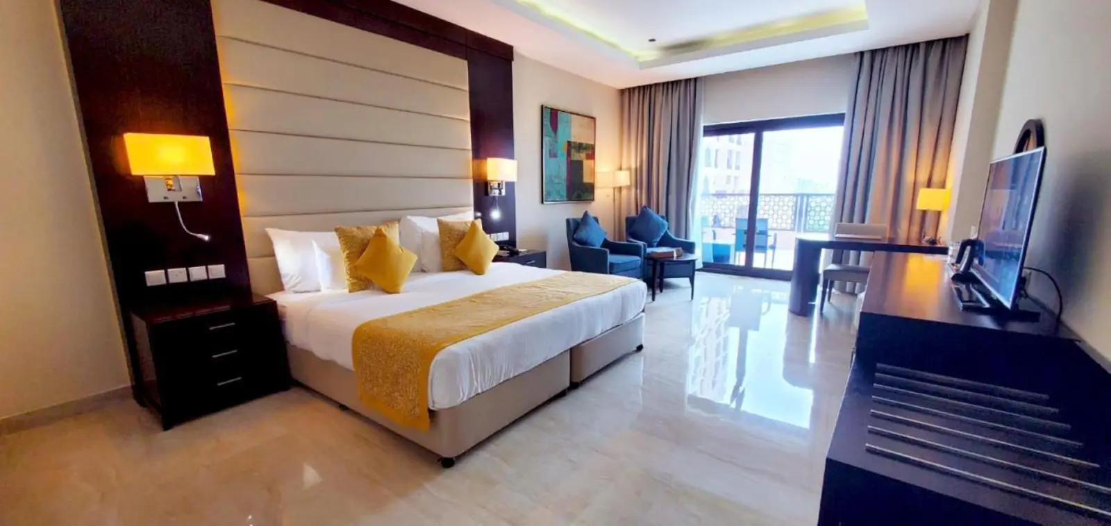 King room in Al Bahar Hotel & Resort with contemporary design