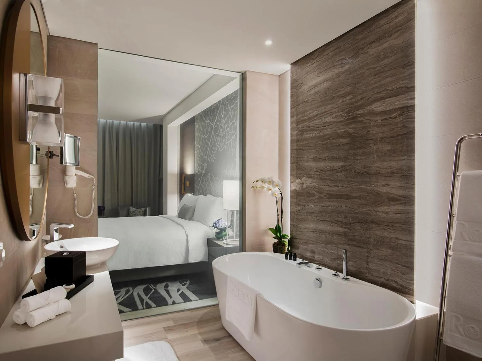Spacious bathroom suite at Al Bandar Rotana – Dubai Creek in Dubai with bathtub and glass partition