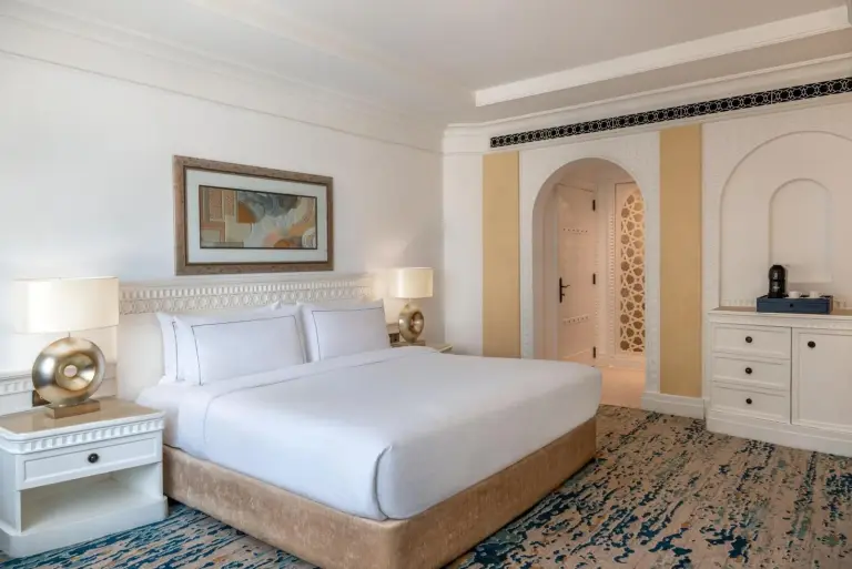 Chambre d’hôte de luxe au Al Habtoor Grand Resort, Autograph Collection à Dubai