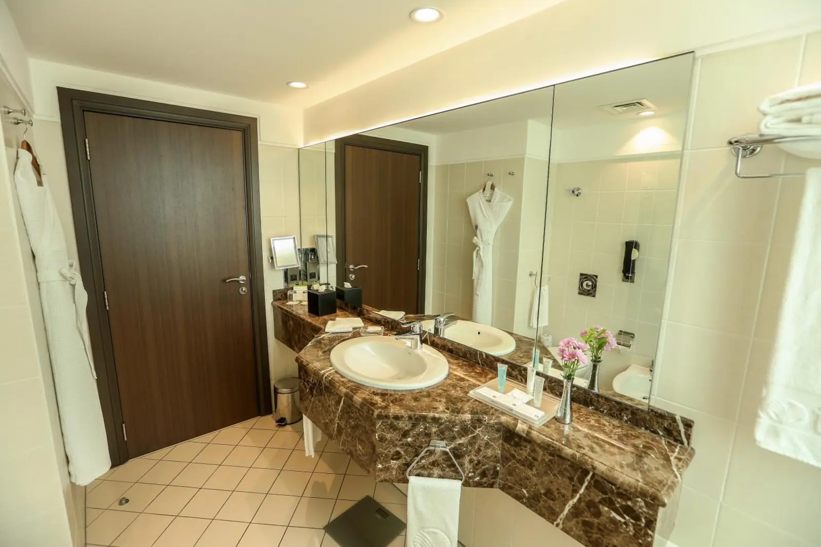 Al Maha Arjaan by Rotana salle de bain moderne