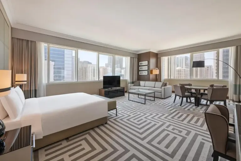 Suite Al Maha Arjaan par Rotana avec salon