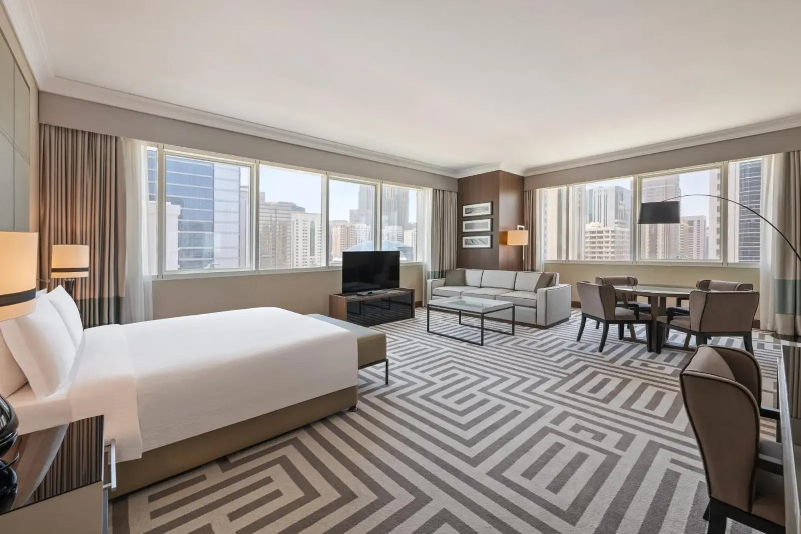 Suite Al Maha Arjaan par Rotana avec salon