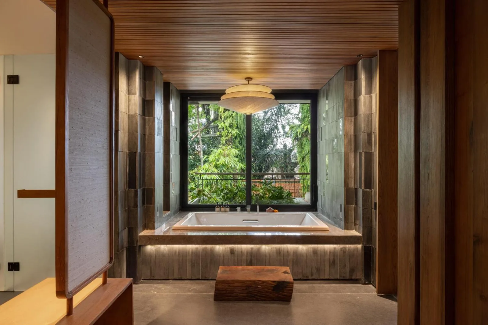 Alaya Suites Ubud modern bathroom with relaxing vibes