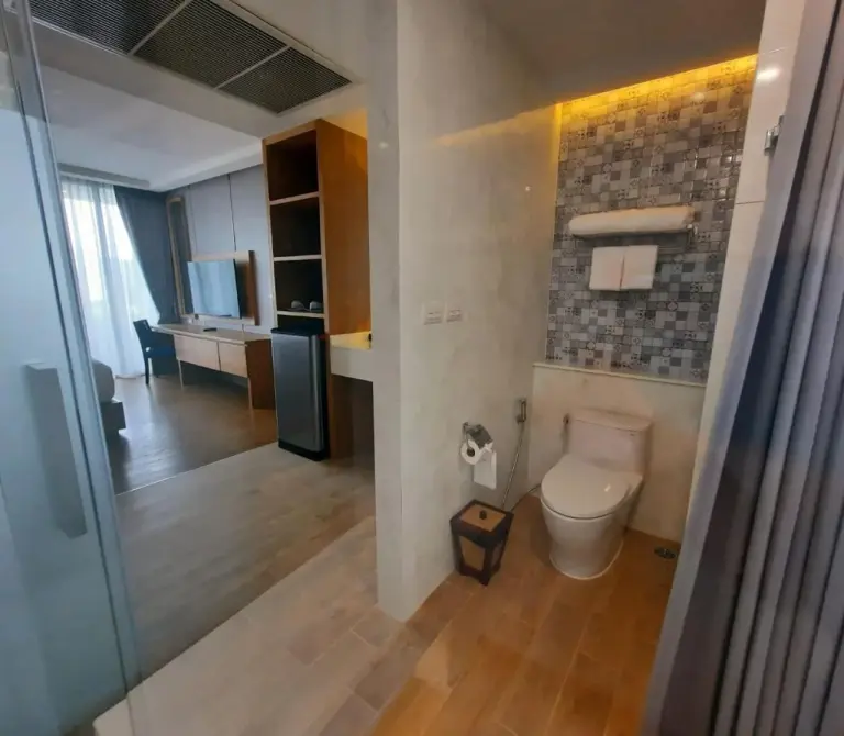 Ama's House Luxury Boutique Hotel modern bathroom