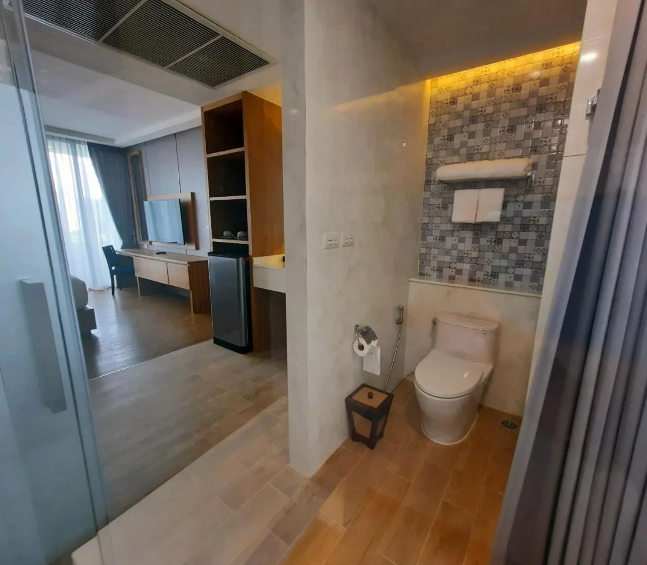 Ama's House Luxury Boutique Hotel modern bathroom