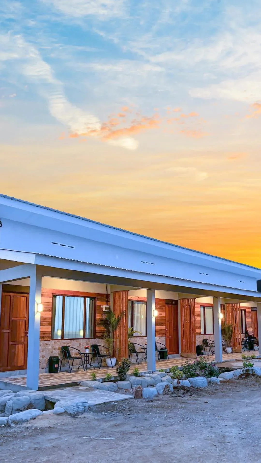 Exterior view of Amal Zone Villa in Pontianak at sunset with connected guest rooms and warm lighting.
