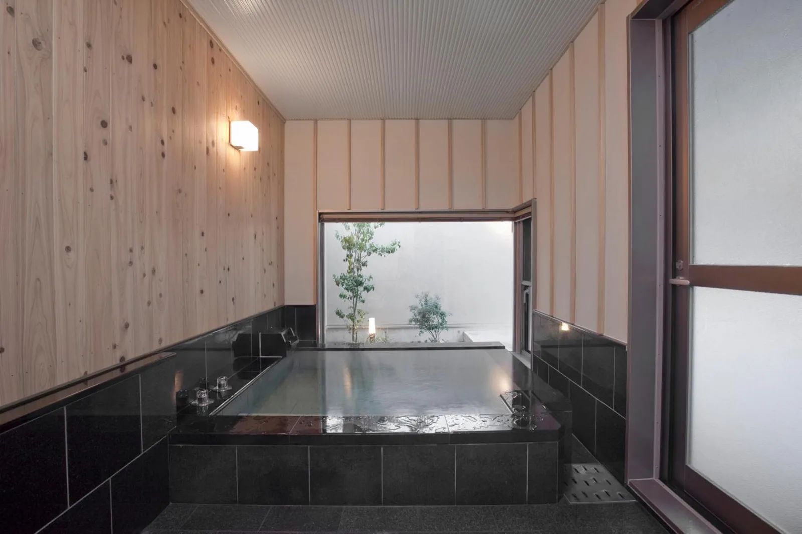 Baño privado en AMANE resort GAHAMA en Beppu