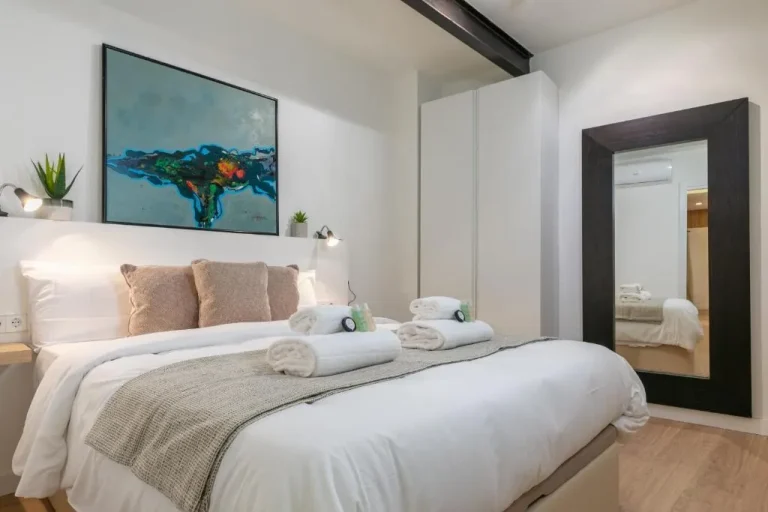 Stylisches Schlafzimmer im AmazINN Places Madrid Preciados