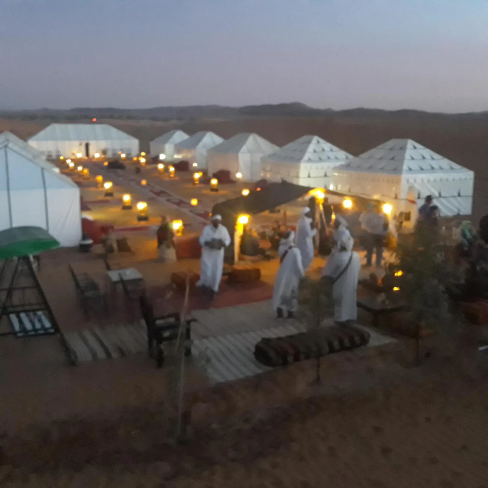 Gäste im Austausch im Ammar Luxury Camp