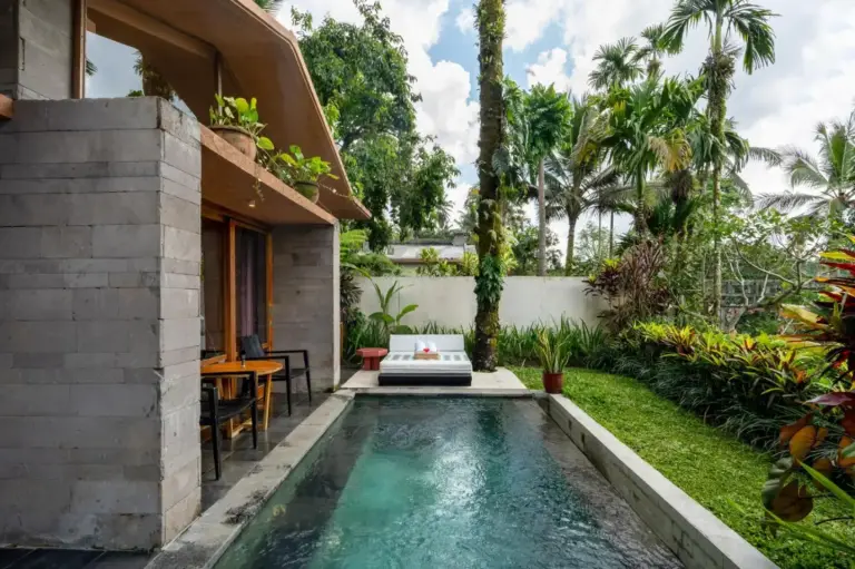 Seitenansicht der Villa im Amora Ubud Boutique Villas