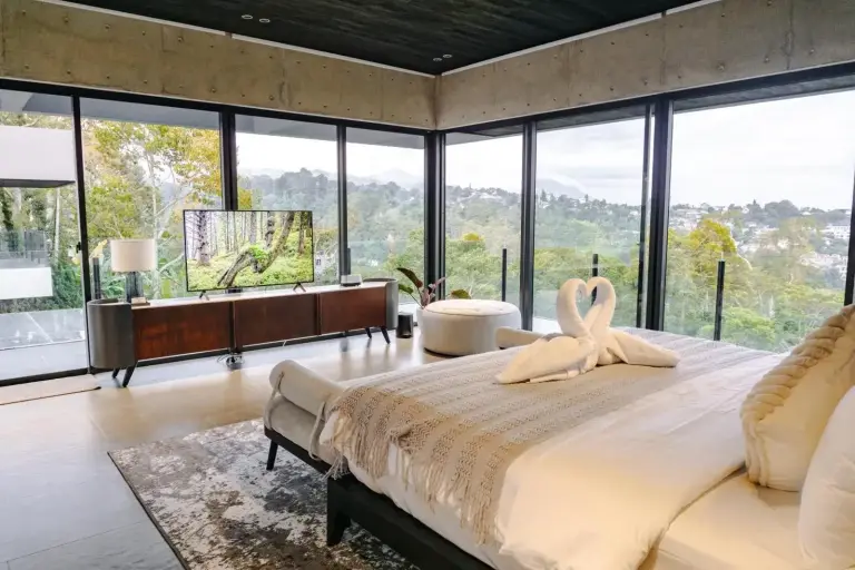 Habitación principal con vista en Amulya Luxury Villa