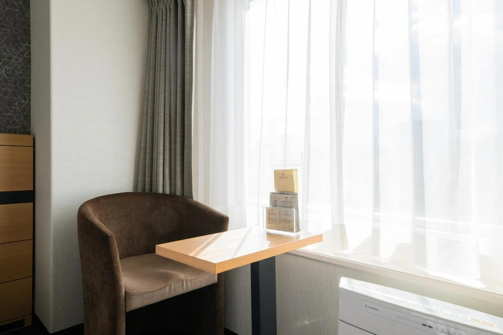 Rincón acogedor con luz natural en ANA Crowne Plaza Sapporo
