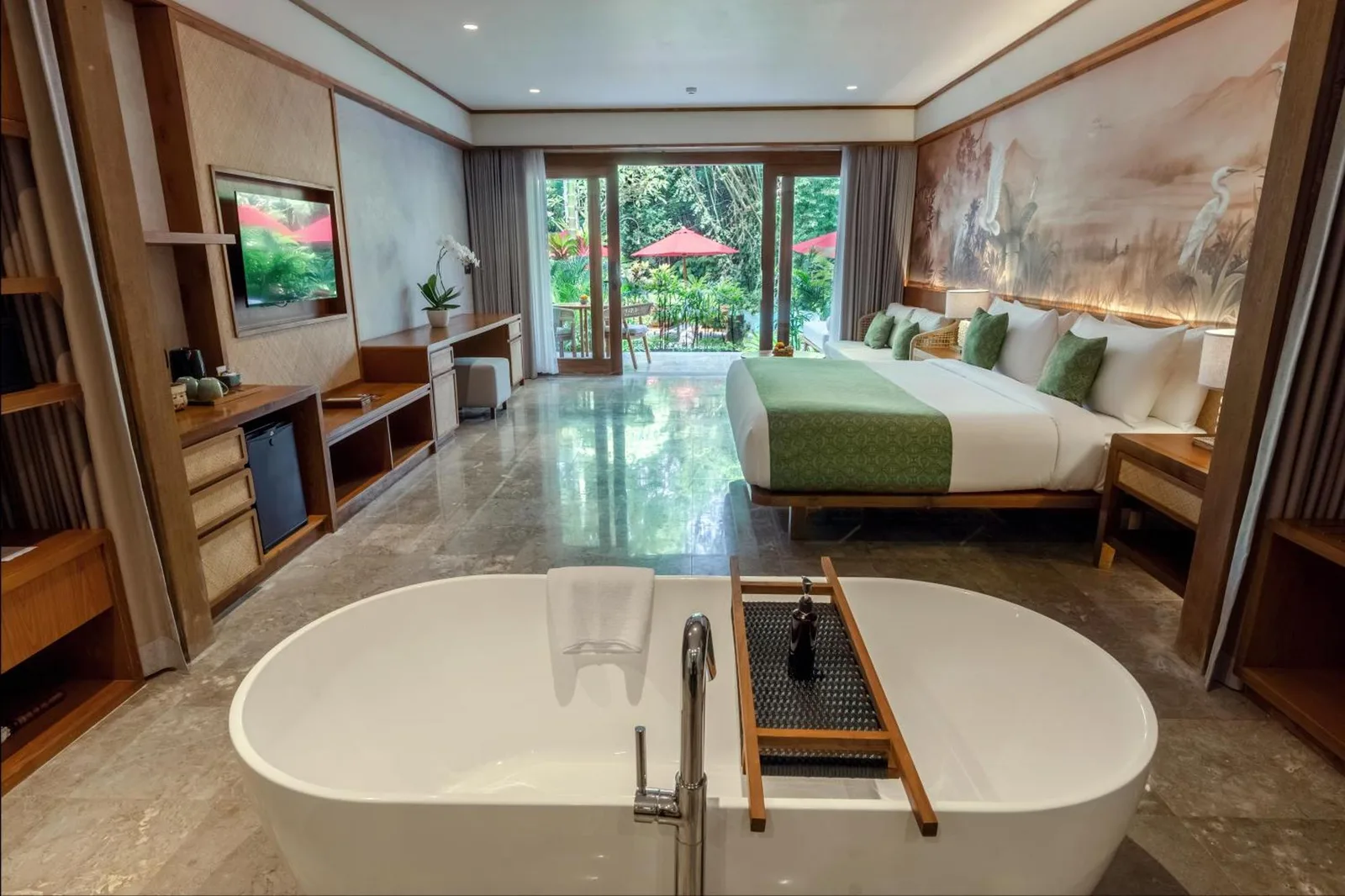 salle de bains luxueuse de AnandaDara Ubud Resort & Spa avec vue