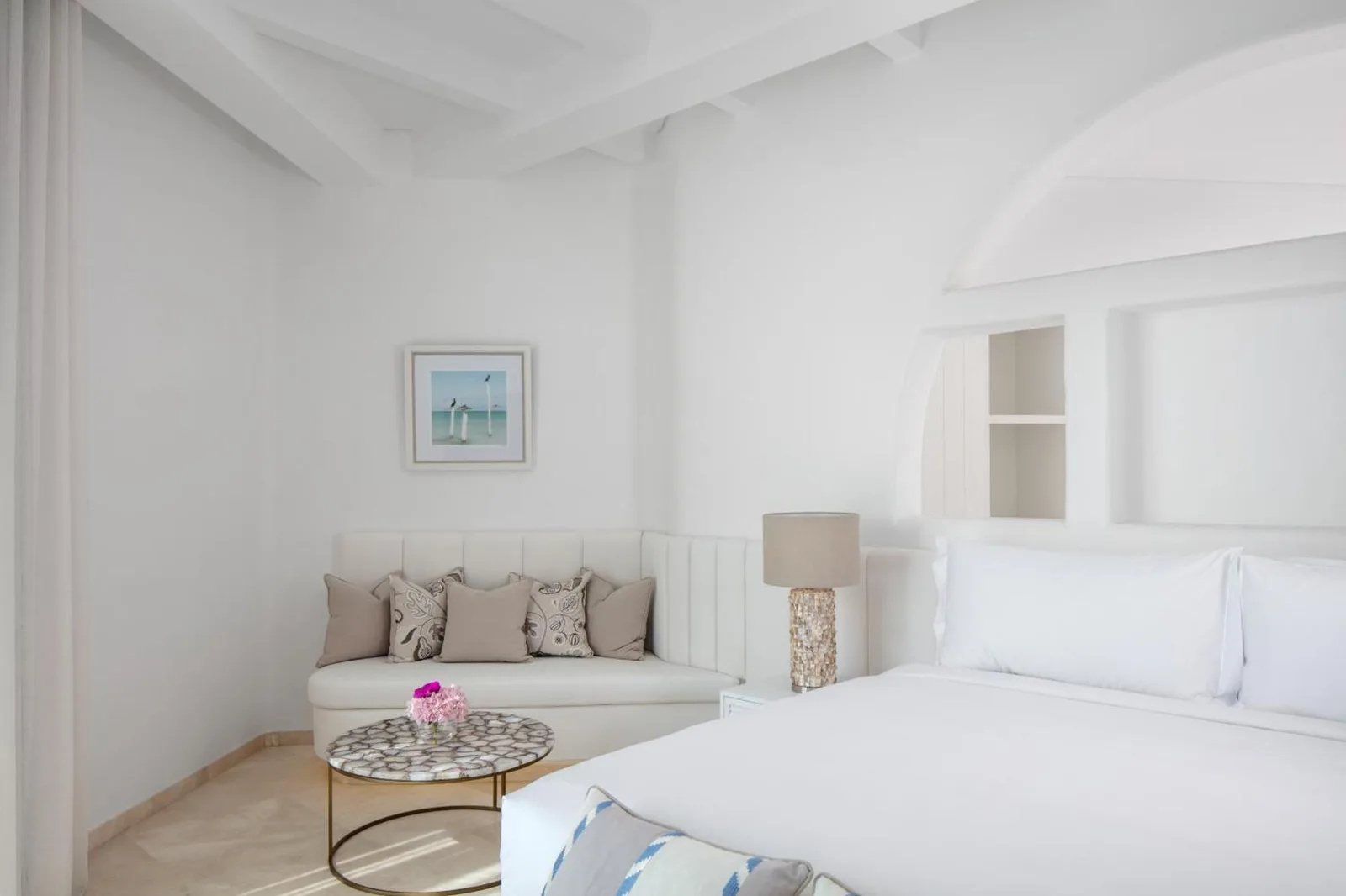Cozy lounge area in a guest room at Anantara Retreat Santorini Abu Dhabi - Adults Only