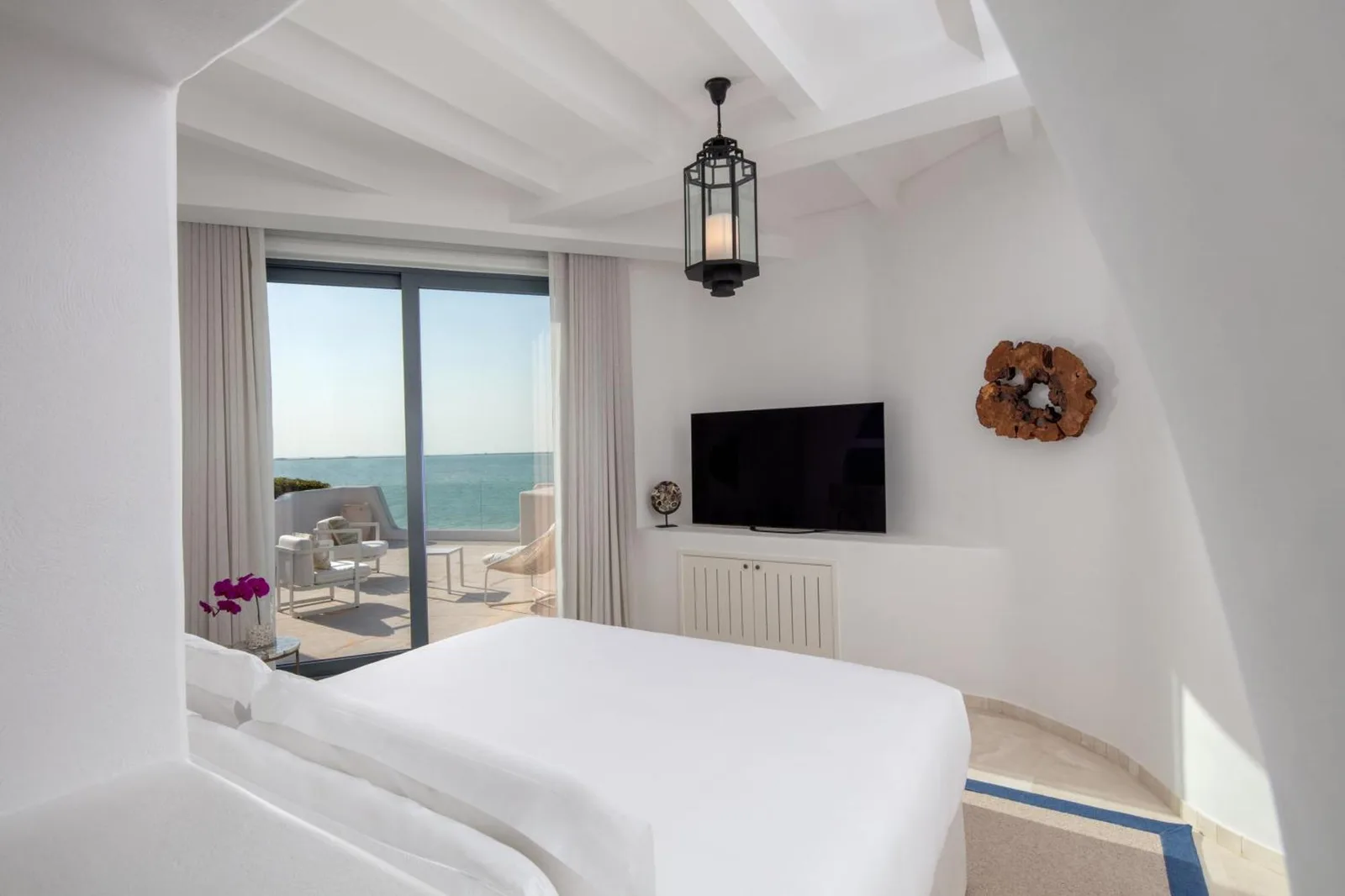 Luxurious bedroom with ocean view at Anantara Retreat Santorini Abu Dhabi - Adults Only