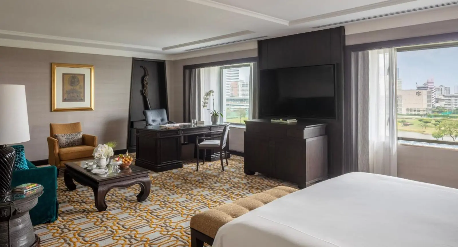 Anantara Siam Bangkok Hotel Comfortable Workspace
