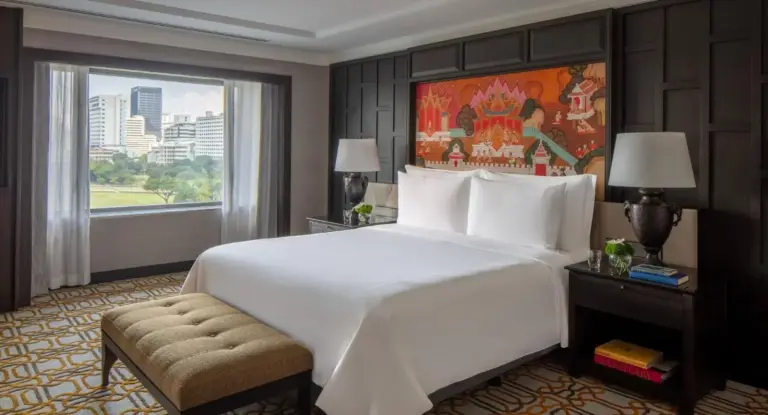 Anantara Siam Bangkok Hotel Modern Room with city view