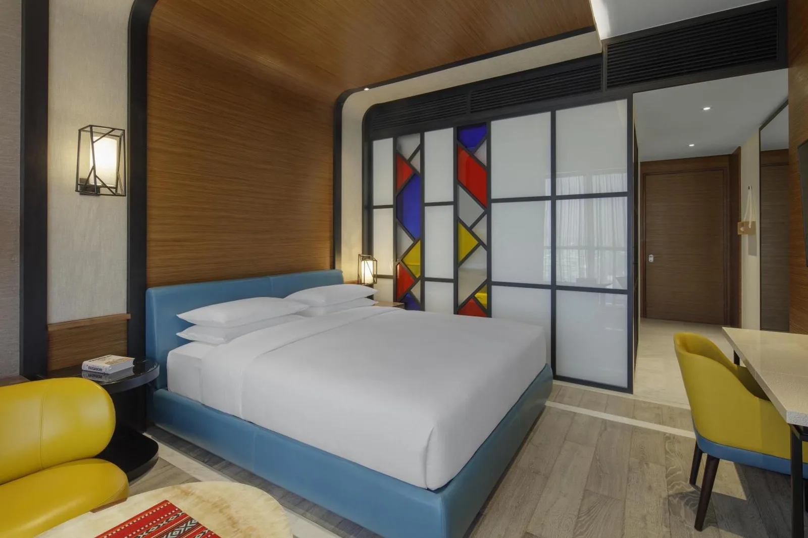 Elegante dormitorio con decoración moderna en Andaz Dubai The Palm, By Hyatt