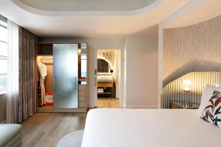 Entrada de Habitación de Andaz Miami Beach Resort & Spa con armario