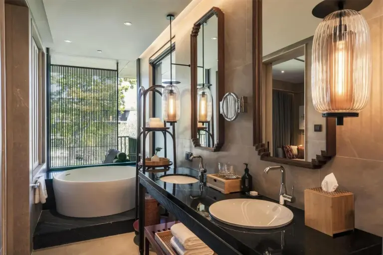 Baño lujoso en Andaz Pattaya Jomtien Beach, By Hyatt