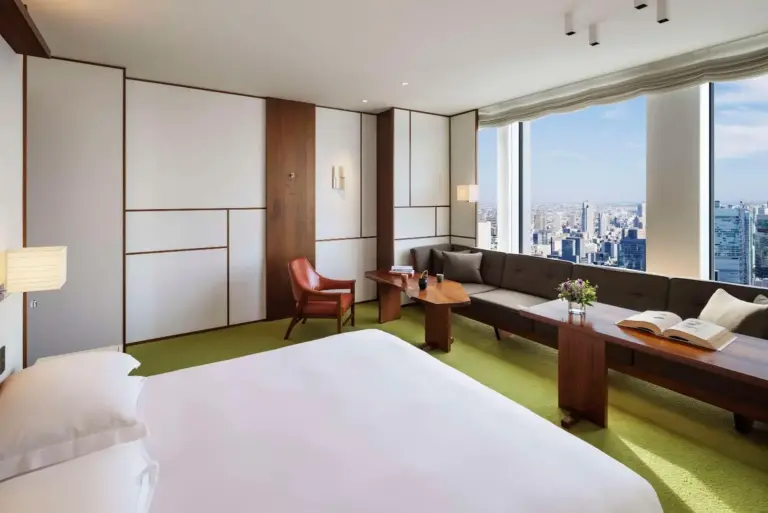 Andaz Tokyo - Un concepto de Hyatt habitación luminosa con espacio de salón