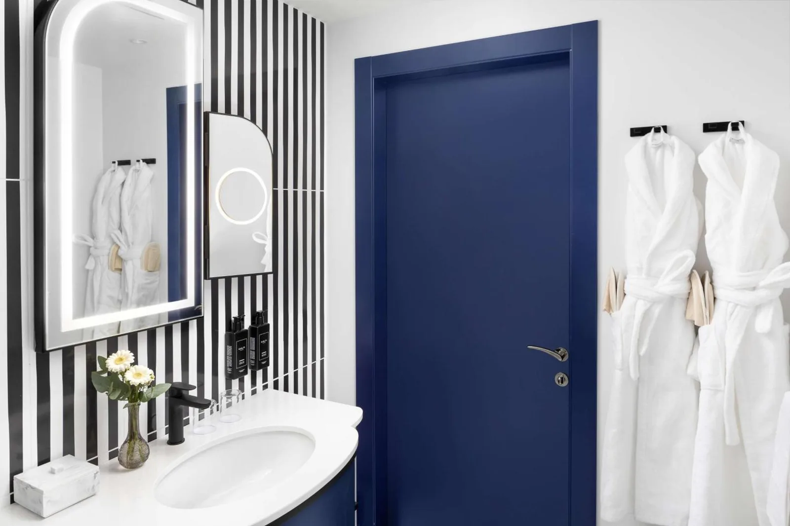 Bathroom of Anglo American Hotel Florence, Curio Collection By Hilton