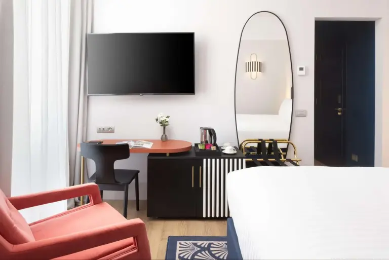 Standard room of Anglo American Hotel Florence, Curio Collection By Hilton