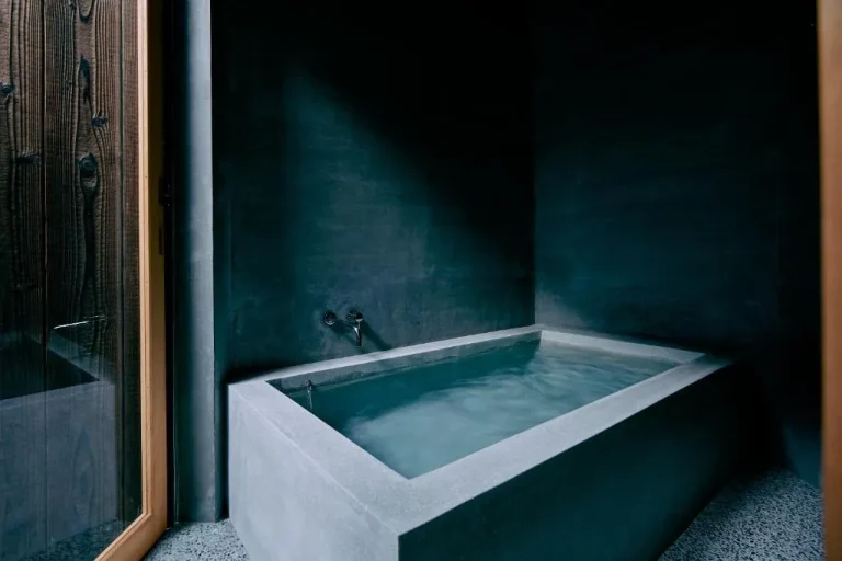 Bañera privada en ANJIN Gion Shirakawa con ambiente sereno