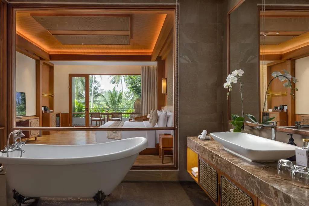 Anumana De Suite bathroom with view